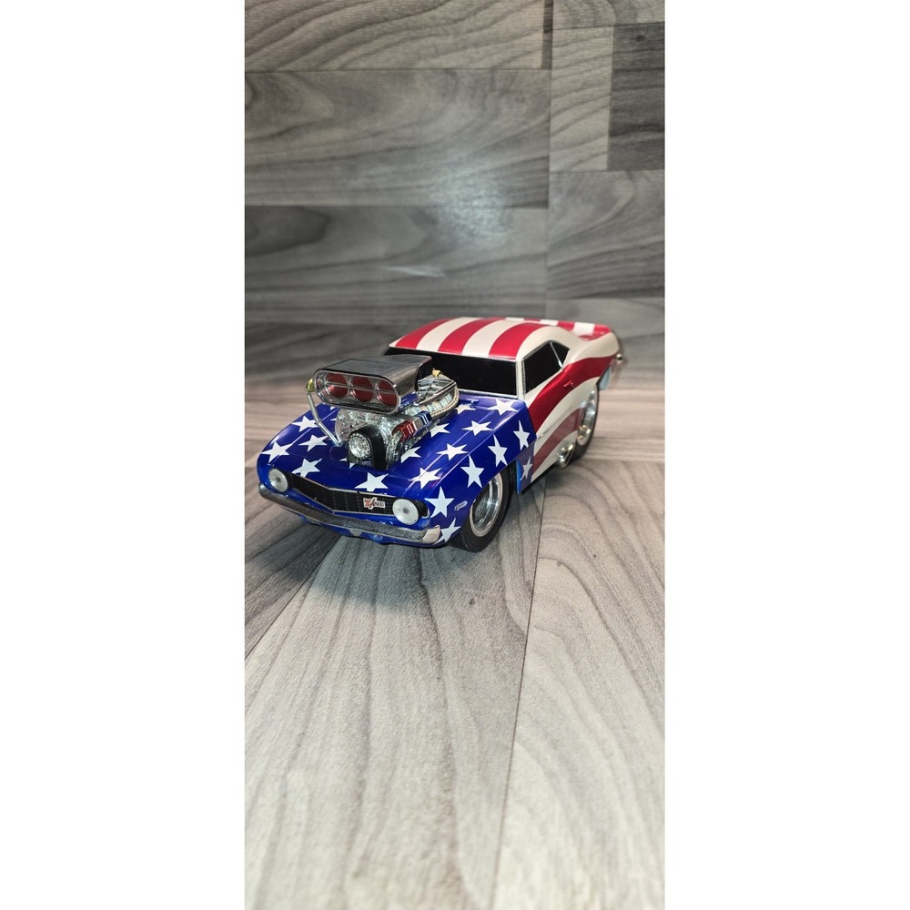 Muscle Machines American Flag 69 Camaro Real Steel Braided Fuel Lines 1:18 scale